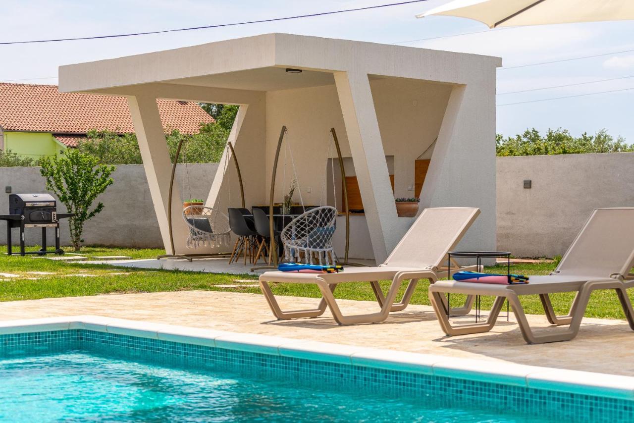 S&I Peaceful Holiday Home With Pool & Jacuzzi Galovac  Zewnętrze zdjęcie