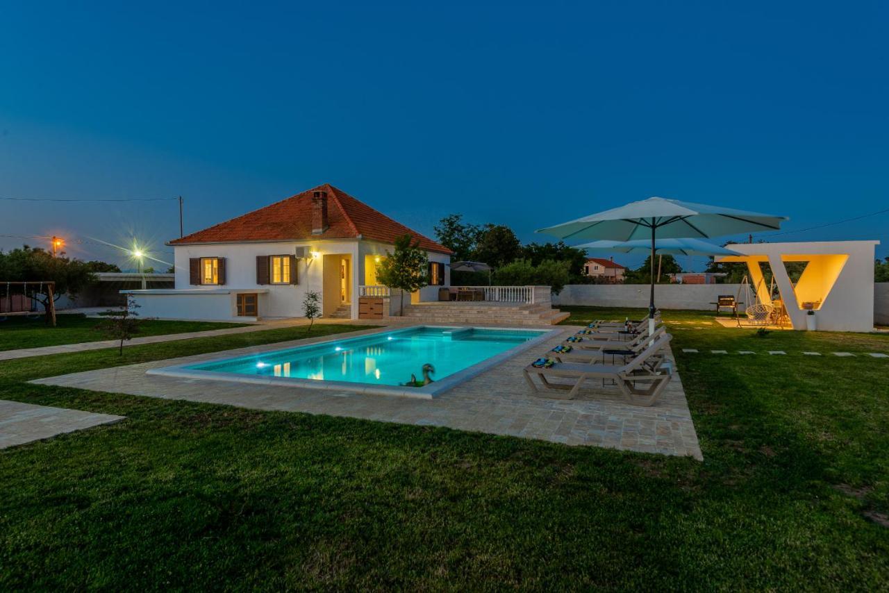 S&I Peaceful Holiday Home With Pool & Jacuzzi Galovac  Zewnętrze zdjęcie
