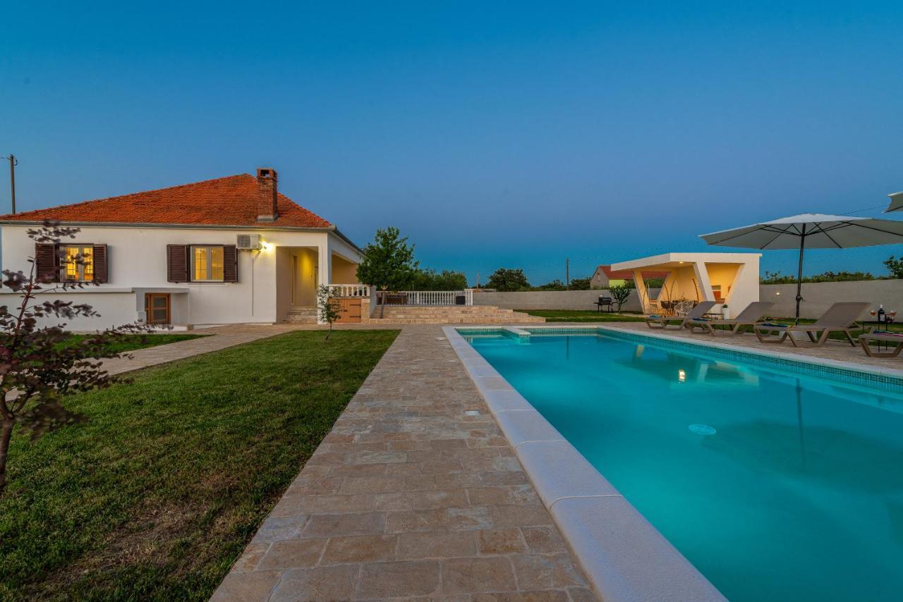 S&I Peaceful Holiday Home With Pool & Jacuzzi Galovac  Zewnętrze zdjęcie