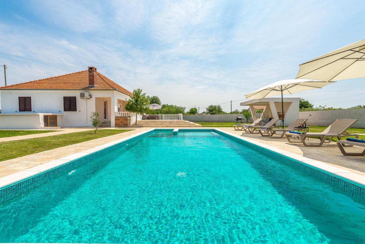 S&I Peaceful Holiday Home With Pool & Jacuzzi Galovac  Zewnętrze zdjęcie