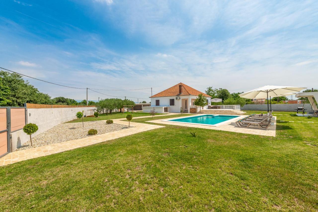 S&I Peaceful Holiday Home With Pool & Jacuzzi Galovac  Zewnętrze zdjęcie