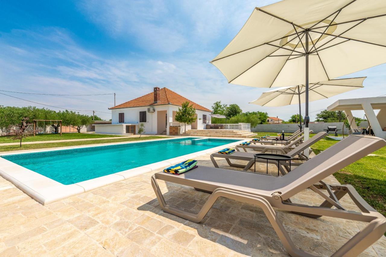 S&I Peaceful Holiday Home With Pool & Jacuzzi Galovac  Zewnętrze zdjęcie